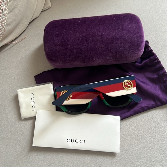 Gucci Sunglasses 🕶️, 💯 Authentic - Picture 4 of 7